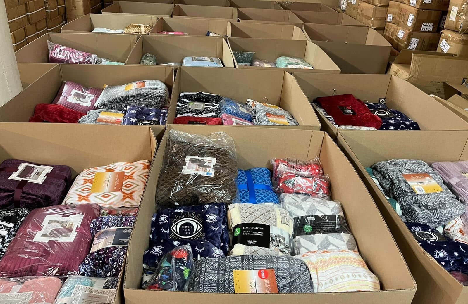 Z1.jpg Bedding Liquidation Truckload - Image 1