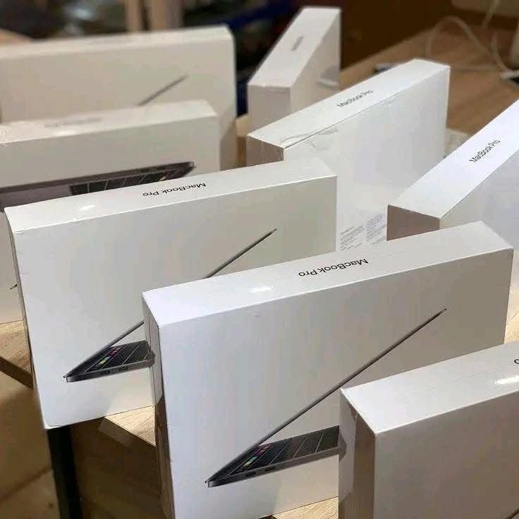 apple-macbook-pro-2019-pallet-liquidation-1.jpeg MacBook Air & Pro Liquidation Pallet - Image 1