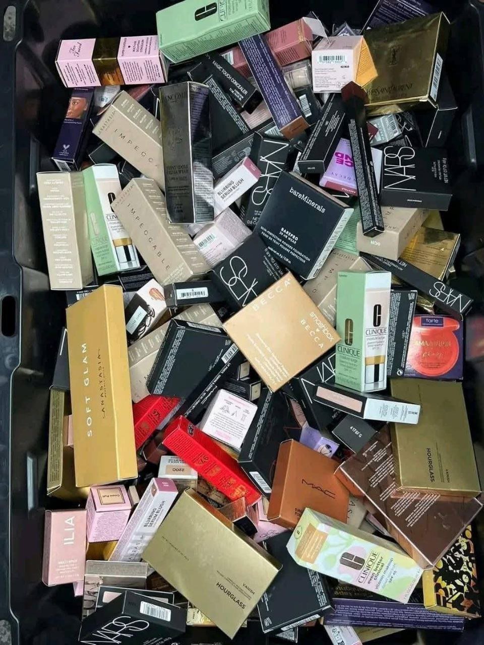 mk1.jpg Mix High-End Brand Makeup Liquidation Pallet - Image 1
